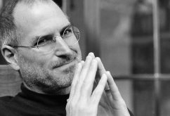 Cuộc đời của tỷ phú thiên tài Steve Jobs bắt đầu và kết thúc?